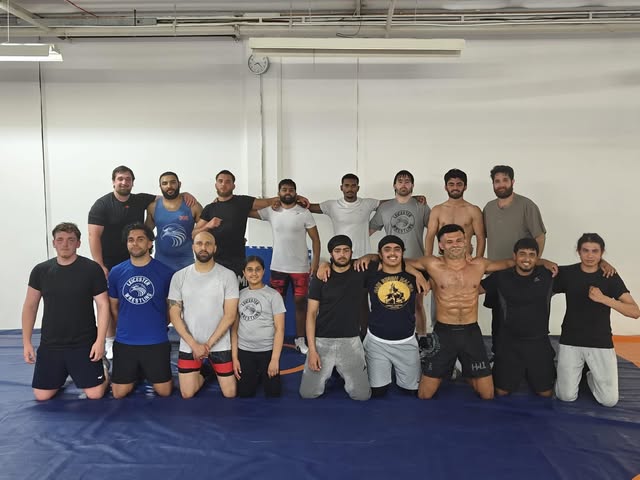 Senior squad lined up on the mats after training